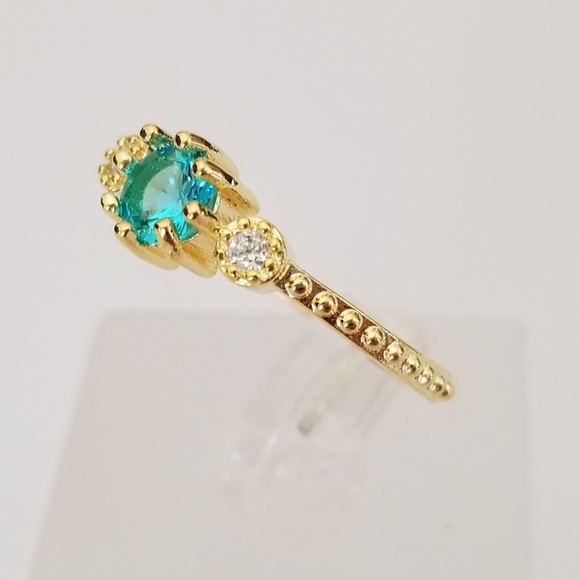 Beautiful Topaz Blue Gold Ring - Picture 5 of 8